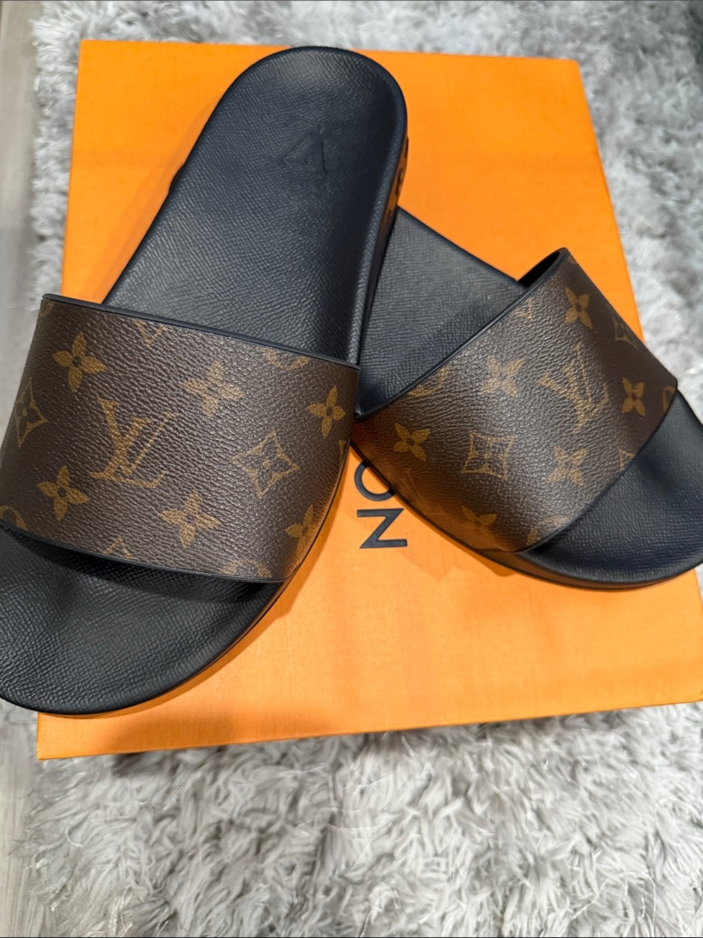 Louis Vuitton Monogram Slide Sandals - Brown Monogram & Black - Picture 4 of 4